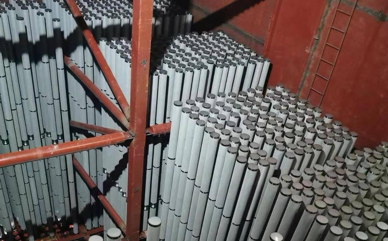 Elemento filtrante industriale per gas caldi