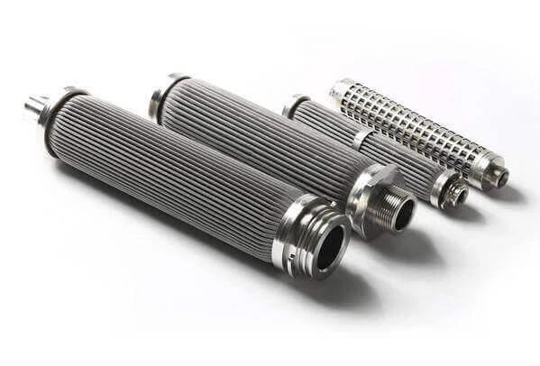Cartucce filtranti metalliche pieghettate con connessioni filettate