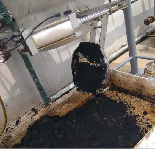 Elementi filtranti a candela installati in linea