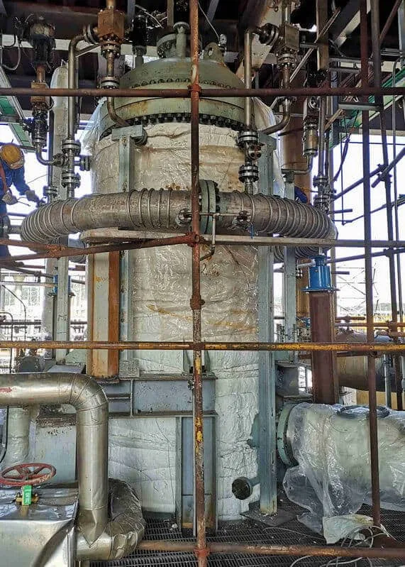 Configurazione verticale di un sistema per gas caldi