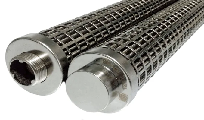 Elementi filtranti in acciaio inox con fondelli terminali marcabili