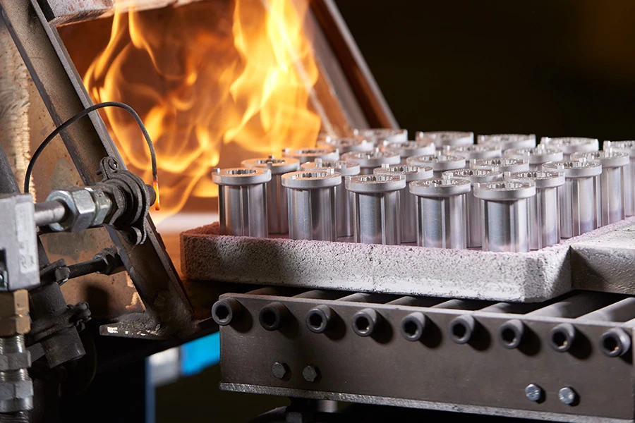 Processo di sinterizzazione di componenti metallici