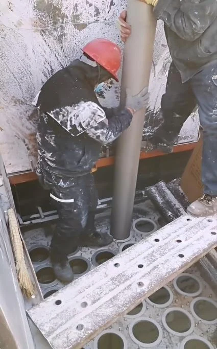Installazione di nuovi elementi filtranti metallici per gas caldi
