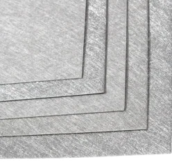 Fogli di feltro in fibre di titanio sovrapposti