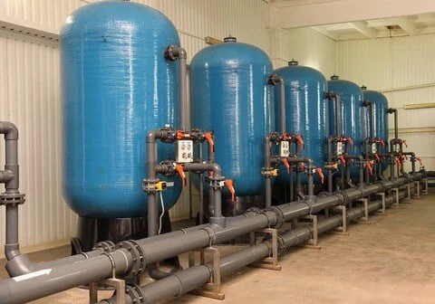 Batteria di filtri industriali per il trattamento dell’acqua