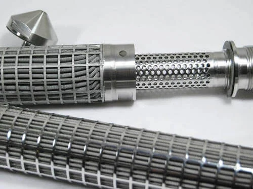 Elementi filtranti industriali in acciaio inossidabile con supporto perforato